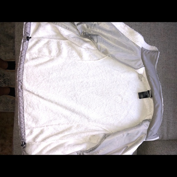 North face - Picture 3 of 4